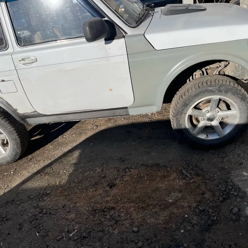 Lada Niva: сварка кузова Нивы: пороги, арки и крылья, фото 1 из 6