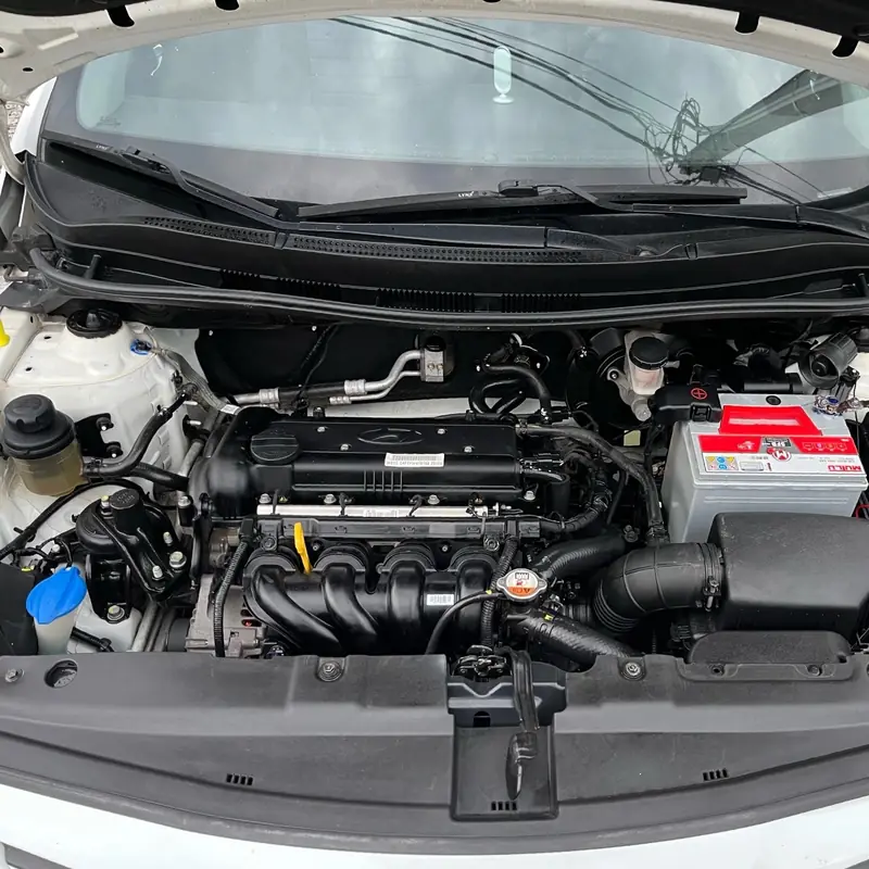 Hyundai Solaris: мойка подкапотного и ремонт подвески, фото 1 из 3