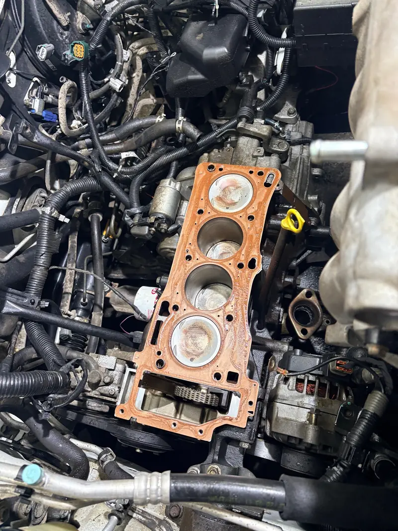Nissan Almera: замена прокладки ГБЦ, фото 1 из 4
